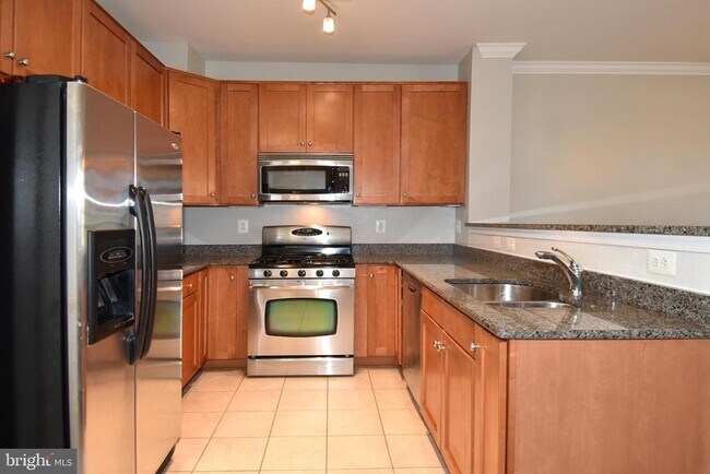 Building Photo - 2401 Rainswood Ln