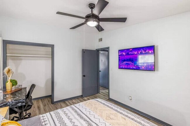 Building Photo - 1400 Montclair Ct