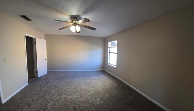 Building Photo - 206 Ann Cir