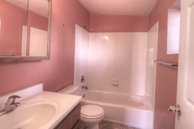 Building Photo - Pet Friendly American Fork Home