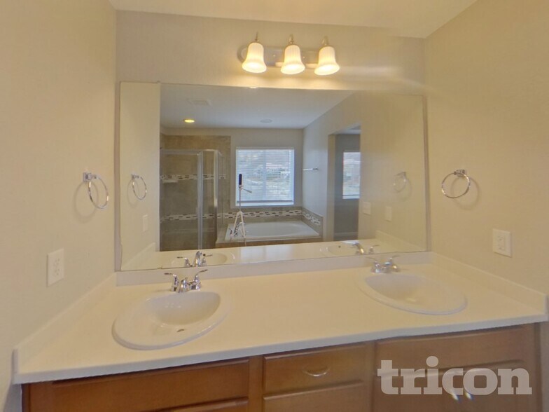 Building Photo - 1156 Raindrop Way