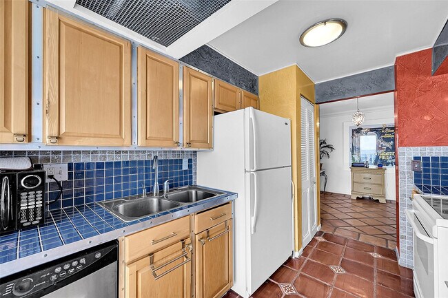 Building Photo - 2841 N Ocean Blvd