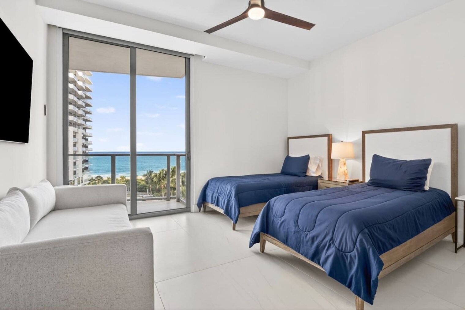 Building Photo - 3100 N Ocean Dr