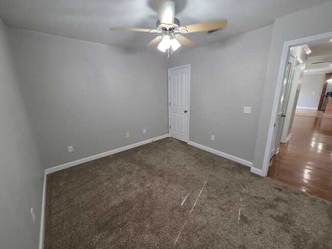 Building Photo - 107 Camellia Dr