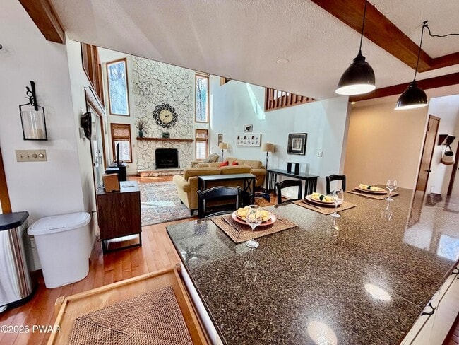 Building Photo - 811 Paddock Ct