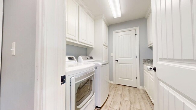 Building Photo - 12580 NE Meers Porter Hill Rd