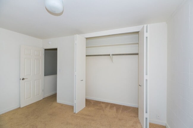 Building Photo - Tropic Garden Townhouse 2b1.5b1pkg