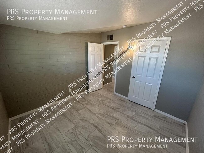 Building Photo - 761 N Delaware St