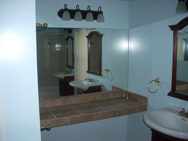 Building Photo - 274 Floss Ave