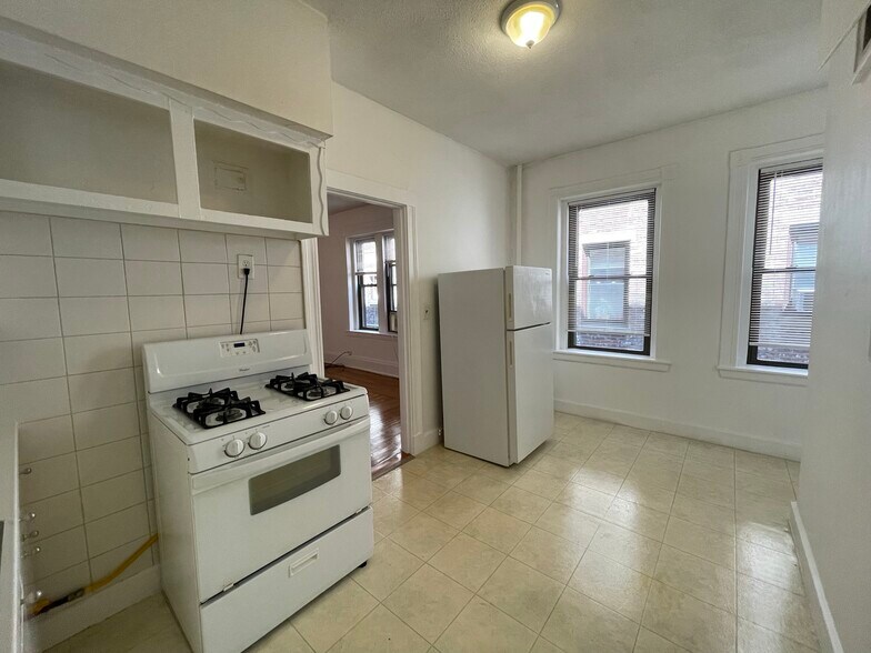 Building Photo - 1870 Commonwealth Ave