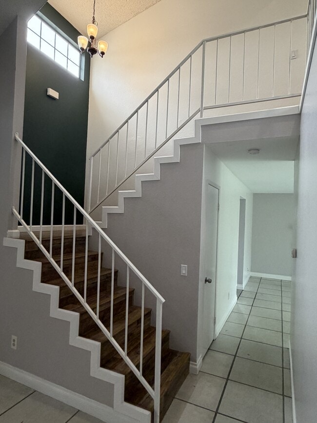 Building Photo - 29639 Greenhill Dr