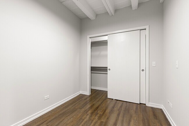 Building Photo - 5718 N Winthrop Ave