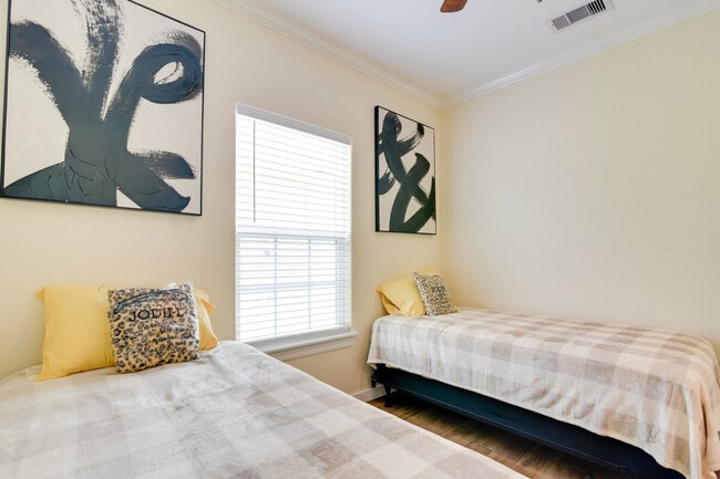 Building Photo - 1206 26th St