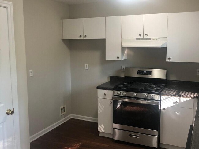 Building Photo - 2107 Creekview Trail