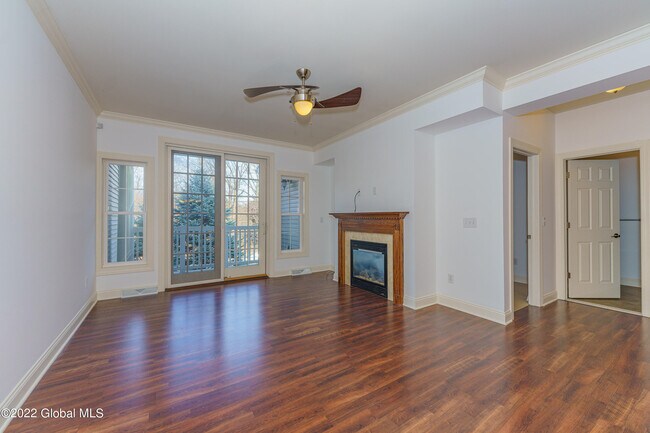 Building Photo - 502 Valley Pointe Dr