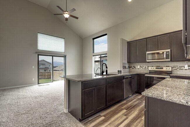 Building Photo - 6736 Skuna Dr