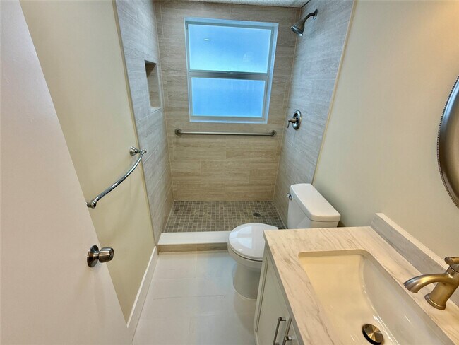 Building Photo - 7887 Golf Cir Dr