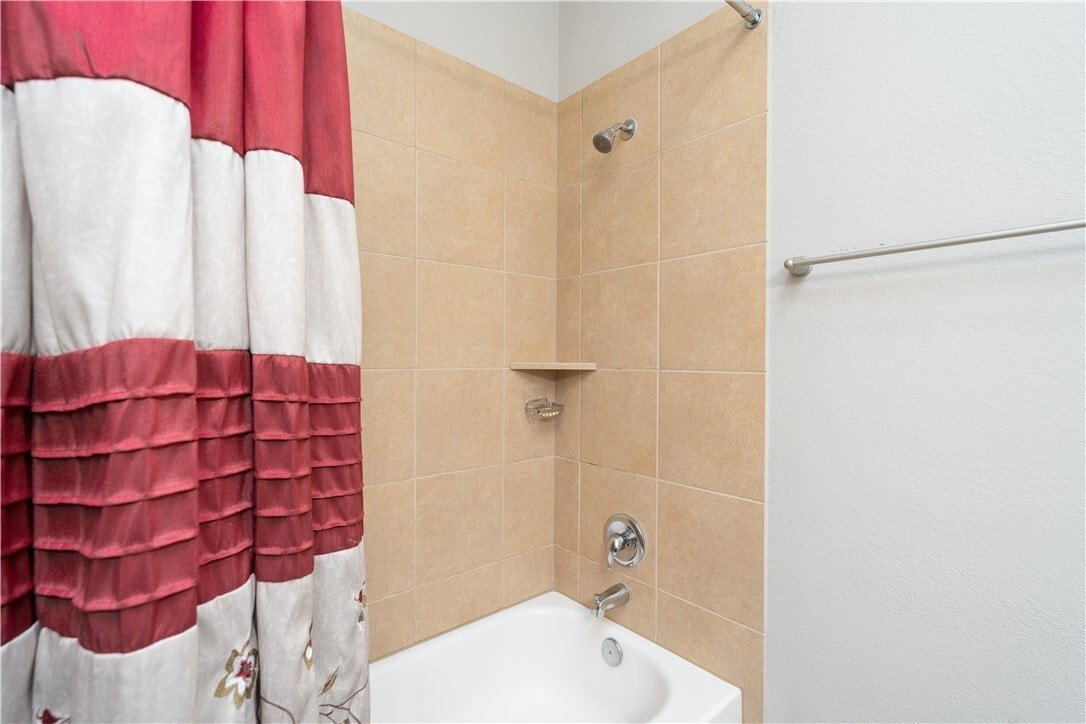 2nd Floor Full Bath - 3240 E Whitestone Blvd