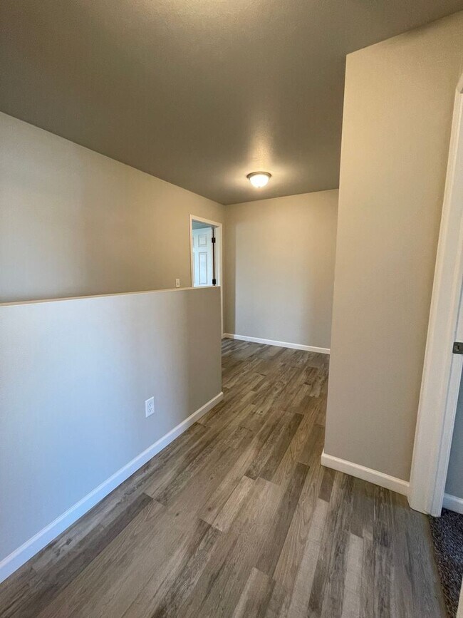 Building Photo - Beautiful 3 Bedroom Townhome in South Bismarck!