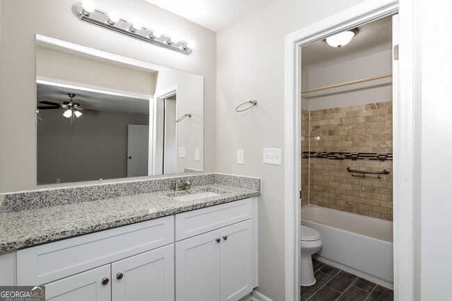 Building Photo - 6310 Beethoven Cir
