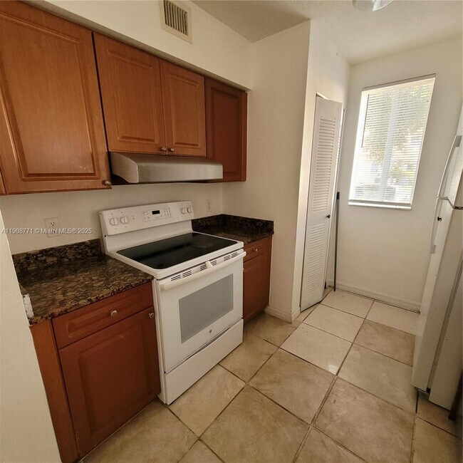 Building Photo - 17612 NW 25th Ave