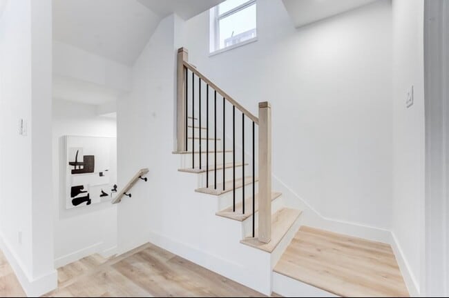 Building Photo - 1210 W 23rd St