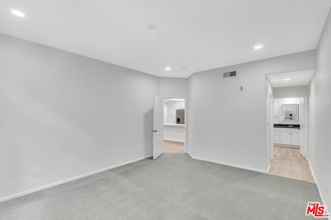 Building Photo - 4477 Woodman Ave