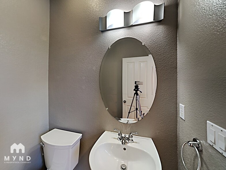 Building Photo - 398 Metro Ln