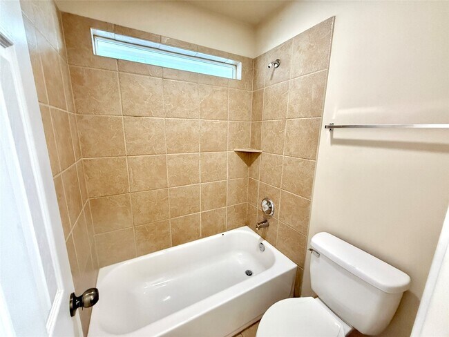 Building Photo - 2042 Nichole Woods Dr