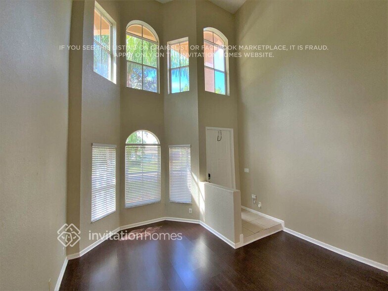 Building Photo - 1145 E Magnolia Cir
