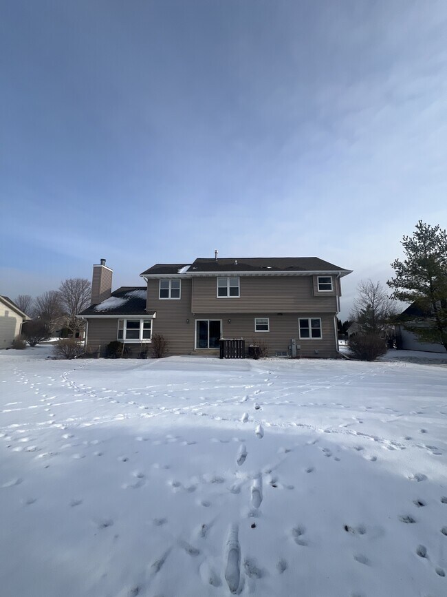 Building Photo - N6188 Shadybrook Ln