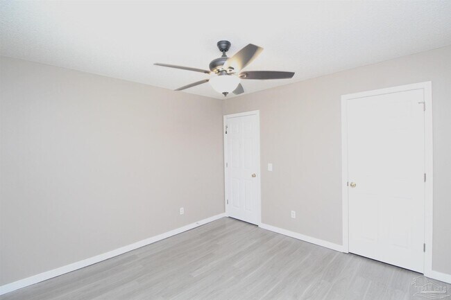 Building Photo - 6923 Cedar Ridge Cir