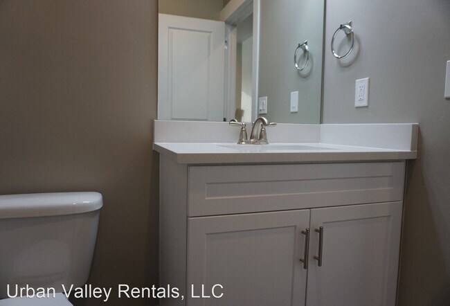 Building Photo - 3 br, 3.5 bath House - 720 E. Ryder Park Ln.