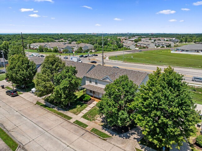 Building Photo - 2409-2411 Northampton Dr.