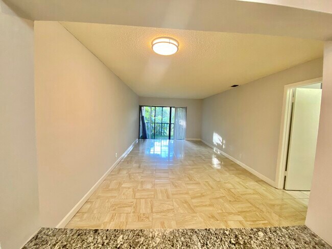 Building Photo - 5975 Forest Hill Blvd