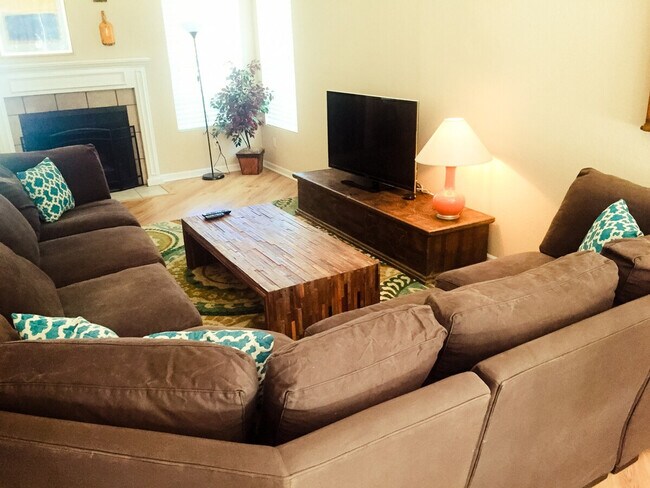 Building Photo - 14811 Great Willow Dr