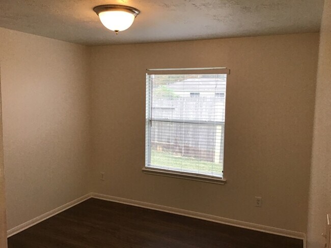 Building Photo - 2543 Fox River Ln