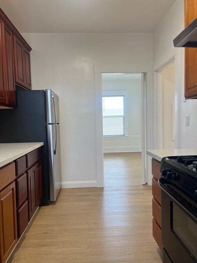 Building Photo - 3542