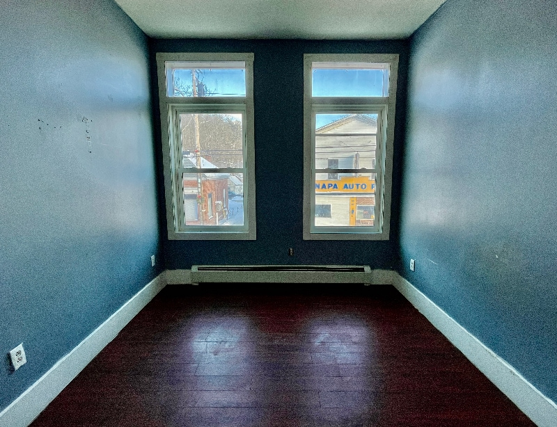 Building Photo - 342 Main St