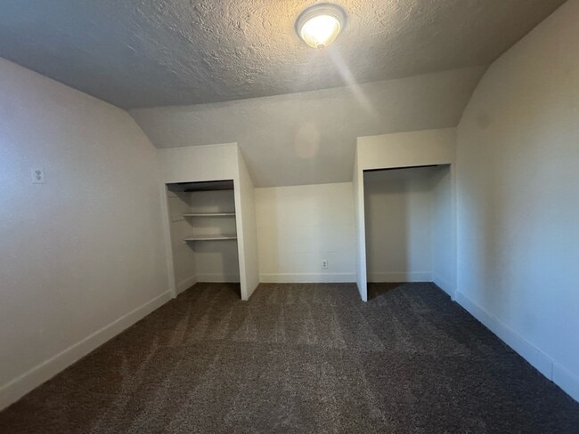 Building Photo - 449 SE 4th Ave