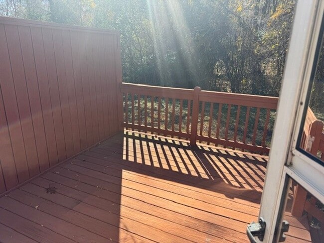 Building Photo - ****** $200 OFF FIRST FULL MONTH OF RENT!! ******