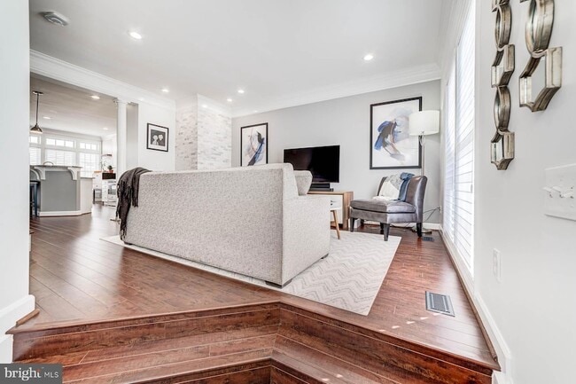 Building Photo - 947 Harrison Cir