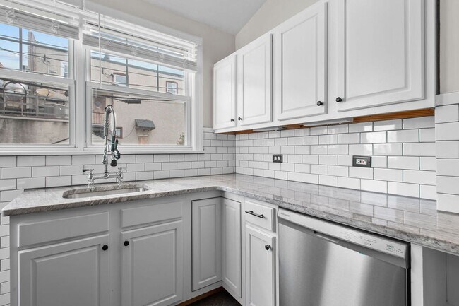 Building Photo - 603 Dayton Rd