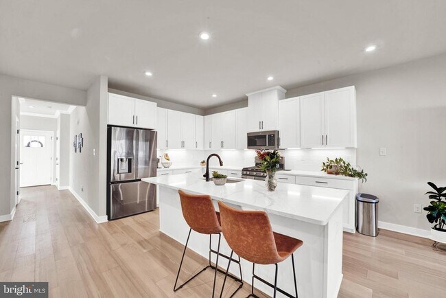 Building Photo - 15 Pratt Ln