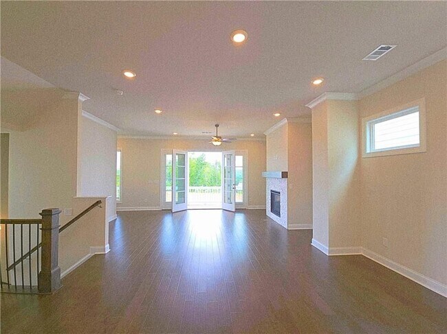 Building Photo - 657 SUMMIT HILL Way