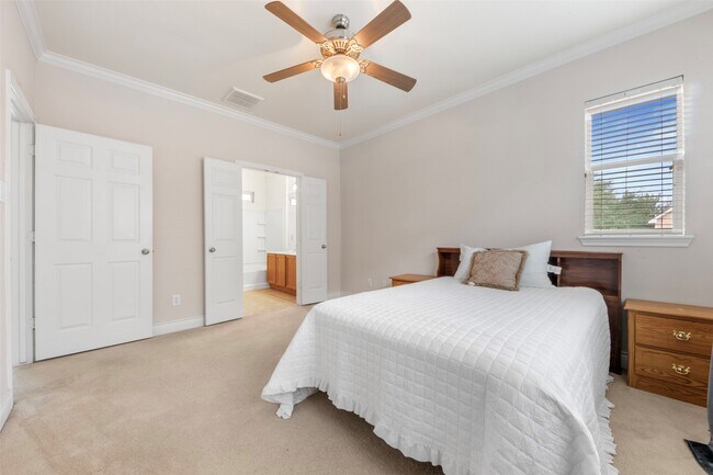 Building Photo - 7138 Sun Village Dr