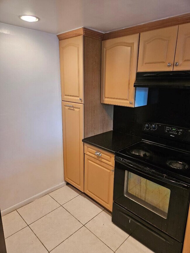 Building Photo - 8401 W Sample Rd