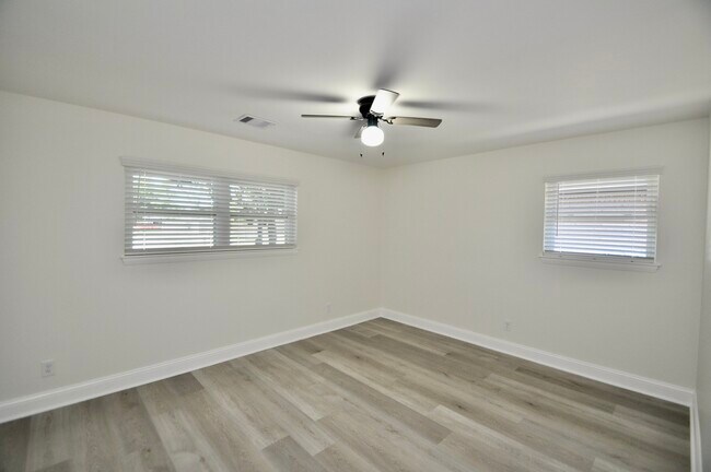 Building Photo - 7634 Wynlea St