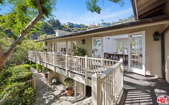 Building Photo - 1330 N Wetherly Dr