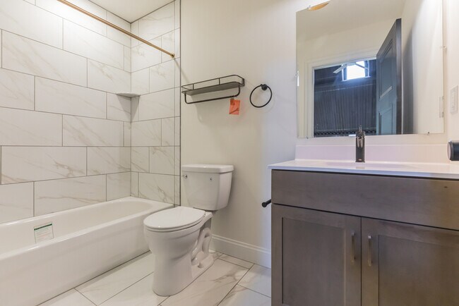 Building Photo - 141 Krams Ave